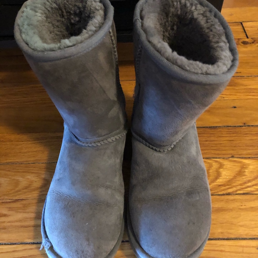 Ugg classic mid calf boots size 6